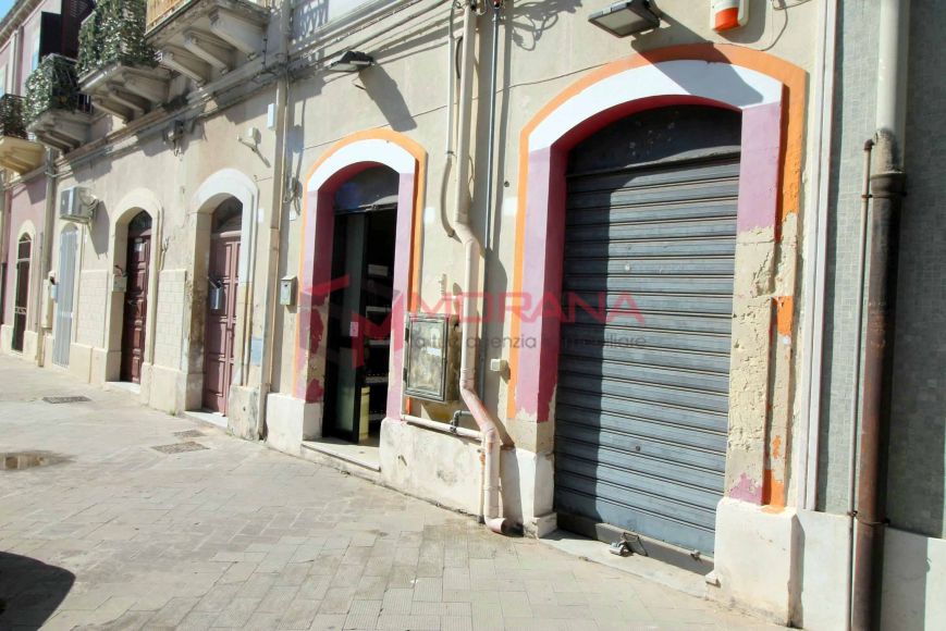 Affitto_Locale commerciale_Cadorna/Santuario/P.zza della Vittoria